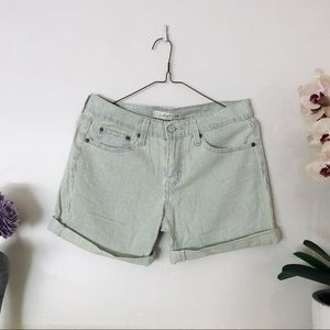 Levi’s | NWOT Striped Mid-length Shorts